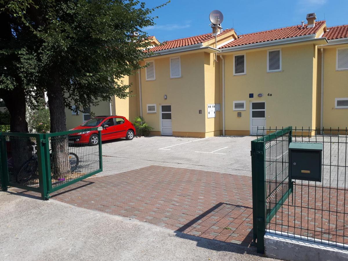 Apartment Betty Malinska Exterior foto